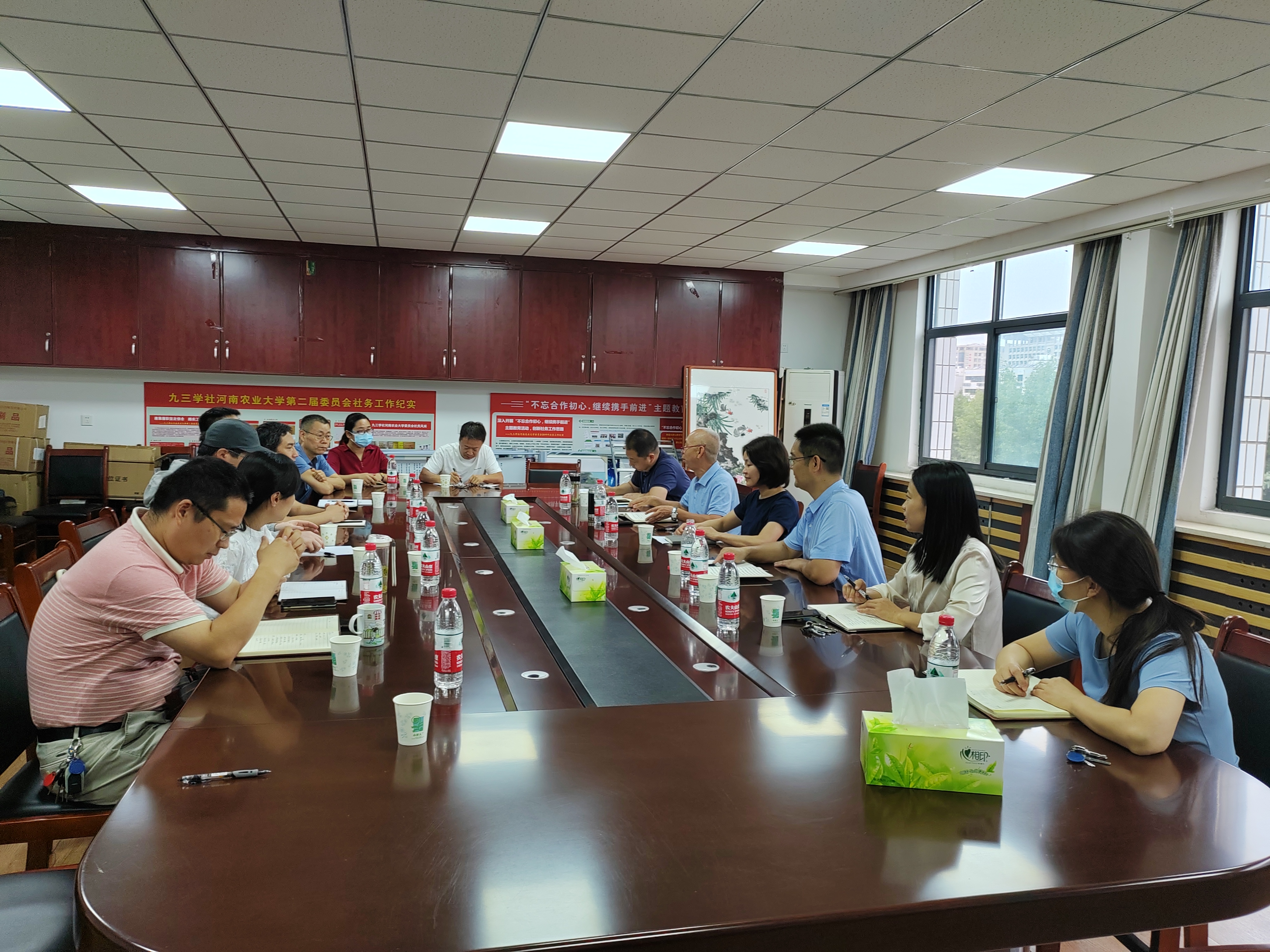 大奶做爱
召开会议传达校党委关于学院党委书记